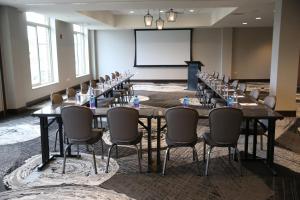 Konferenční prostory v ubytování Hotel Indigo Naperville Riverwalk by IHG