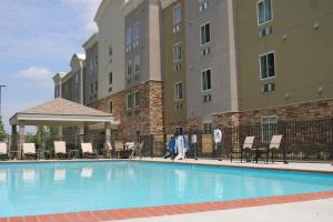 a swimming pool in front of a building at Candlewood Suites Nashville - Goodlettsville, an IHG Hotel in Goodlettsville