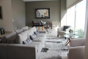 a living room with a couch and a table at Holiday Inn Express & Suites Silao Aeropuerto Terminal by IHG in Silao