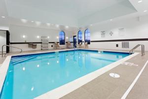 a large swimming pool in a building at Holiday Inn Express and Suites Batavia, an IHG Hotel in Batavia