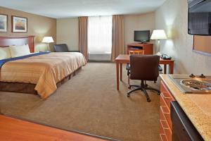 A television and/or entertainment centre at Candlewood Suites Elgin – Northwest Chicago, an IHG Hotel
