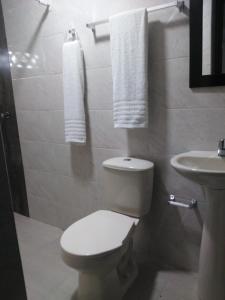Et badeværelse på Casa Hotel Manga Mar