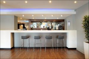 Lounge atau bar di Holiday Inn Express Birmingham - Snow Hill, an IHG Hotel