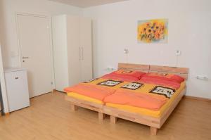 מיטה או מיטות בחדר ב-Guesthouse Casa Esperanza Basel
