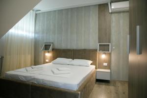 Postel nebo postele na pokoji v ubytování Fine Suites + 11 fotografií