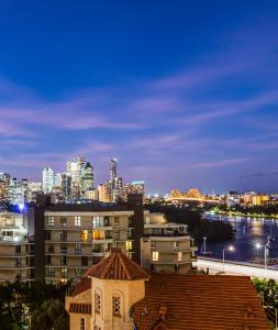 a view of a city skyline at night at Hillcrest Apartment Hotel (formerly Central Hillcrest Apartments) in Brisbane