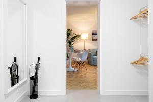 Zdjęcie z galerii obiektu CRISTINE APARTMENT w Warszawie