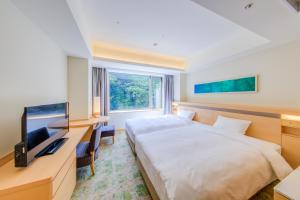 TV in/ali zabaviščno središče v nastanitvi Atami Korakuen Hotel