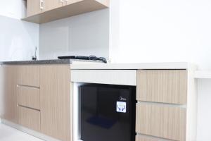 Kuchyň nebo kuchyňský kout v ubytování Minimalist Studio Room Taman Melati Apartment Jatinangor By Travelio