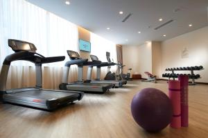 The fitness centre and/or fitness facilities at Dorsett Chengdu