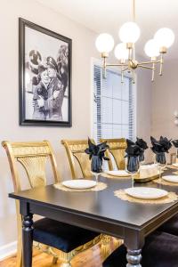 Fotografie z fotogalerie ubytování Great for Groups and Families, Read the listing v destinaci Grand Prairie + 18 fotografií