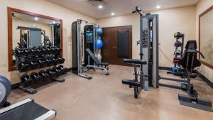 Fitness centrum a/nebo fitness zařízení v ubytování Best Western Plus Oklahoma City Yukon