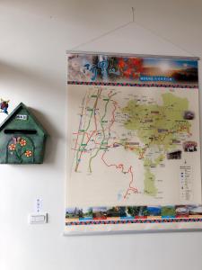 a map hanging on a wall next to a clock at 悟 佐茶 Satori tea in Leye