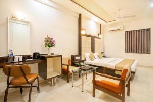 Gallery image of Hotel Satkar in Surat