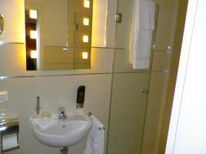 Bathroom sa Astra Hotel