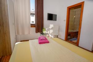 Katil atau katil-katil dalam bilik di Hotel Rosmann