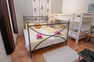 Katil atau katil-katil dalam bilik di Hotel Rosmann