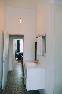 A bathroom at 130sqm appartment with 20sqm terras and free parking