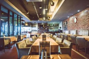 A restaurant or other place to eat at Hotel Sfera