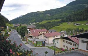 Ett flygfoto av Beautiful Apartment In Maria Luggau With House A Mountain View