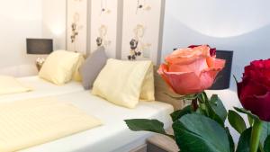 Katil atau katil-katil dalam bilik di Hotel Rosmann