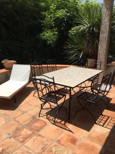 a table and chairs sitting on a patio at Villa Louise-Rose in Villeneuve-Loubet