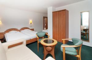 Posteľ alebo postele v izbe v ubytovaní Hotel Spindlerova Bouda