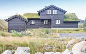 Afbeelding uit fotogalerij van 5 Bedroom Stunning Home In seral in Åseral