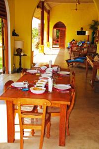 A restaurant or other place to eat at Khomba Beach House