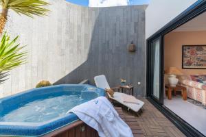 Bazén v ubytování Villa VIK - Hotel Boutique nebo v jeho okolí