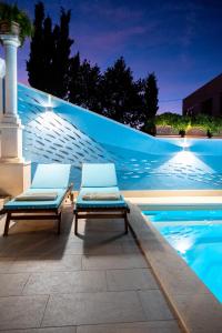 Bazén v ubytování Apartments Villa Camellia - Adults Only nebo v jeho okolí