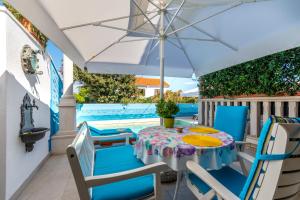 Bazén v ubytování Apartments Villa Camellia - Adults Only nebo v jeho okolí