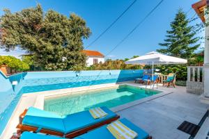 Bazén v ubytování Apartments Villa Camellia - Adults Only nebo v jeho okolí