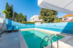 Bazén v ubytování Apartments Villa Camellia - Adults Only nebo v jeho okolí