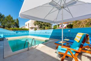 Bazén v ubytování Apartments Villa Camellia - Adults Only nebo v jeho okolí