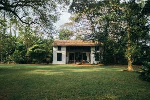 a small white house with a large yard at Boutique 87 in Bentota