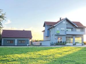 Foto da galeria de B&B Tara Garden em Velika Gorica