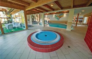 Swimmingpoolen hos eller tæt på Nice Home In St Georgen Am Kreischb, With Sauna, Wifi And Indoor Swimming Pool