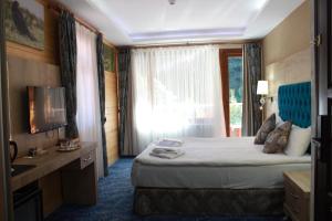 Postel nebo postele na pokoji v ubytování Ayder Hasimoglu Hotel