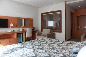 TV a/nebo společenská místnost v ubytování Ayder Hasimoglu Hotel