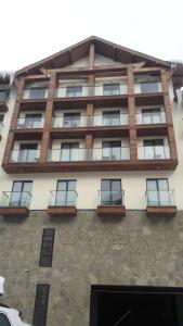 古多里Loft I, Studio N 108的侧面有窗户的高楼