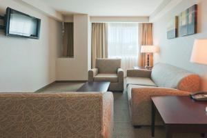 Posezení v ubytování Crowne Plaza Leon by IHG