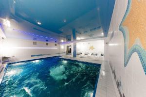 a indoor swimming pool in a room with a swimming floor at Crona Hotel and SPA in Berdsk