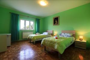 Postel nebo postele na pokoji v ubytování Villa IN + 32 fotografií
