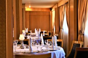 Restaurace v ubytování Jaz Monarch Nile Cruise - Every Monday from Luxor for 07 & 04 Nights - Every Friday From Aswan for 03 Nights