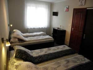 Postel nebo postele na pokoji v ubytování Eplényi Apartmanház