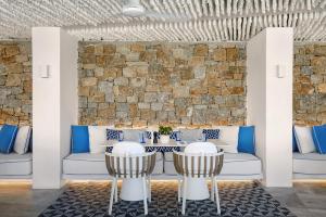 Uma área de estar em Mykonos Riviera Hotel & Spa, a member of Small Luxury Hotels of the World