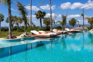 Bazén v ubytování Elysian Luxury Hotel and Spa nebo v jeho okolí