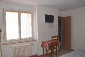 TV a/nebo společenská místnost v ubytování Hotel Gai Relais