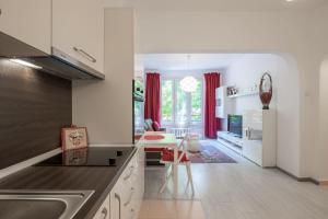 Virtuvė arba virtuvėlė apgyvendinimo įstaigoje Your perfect place to stay on Vitosha str Apt